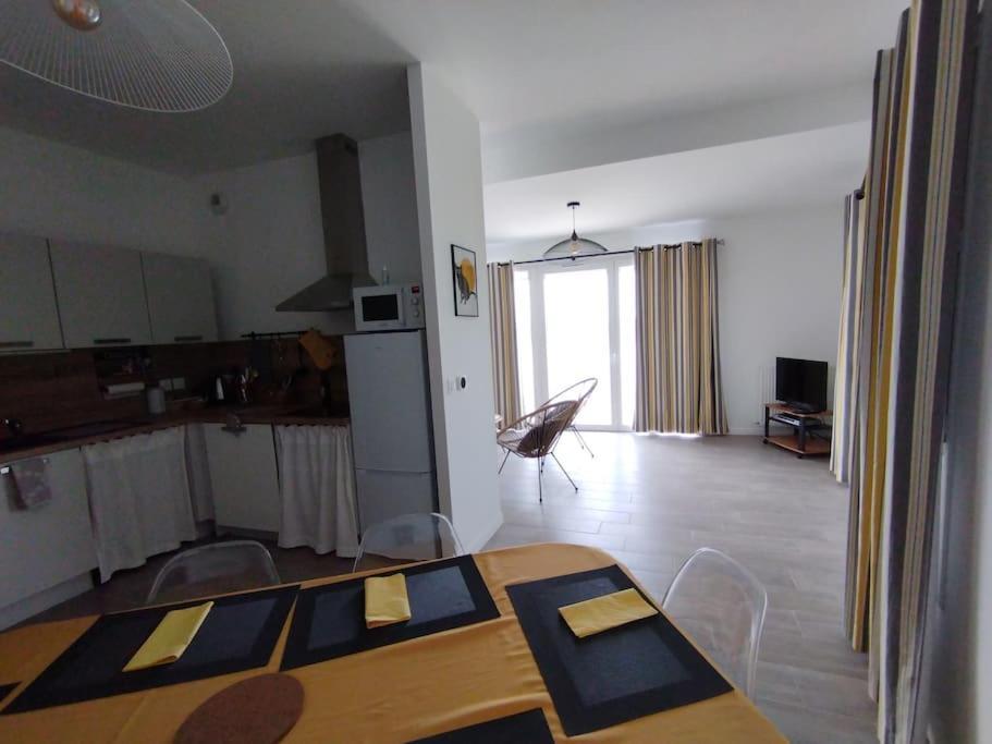 Appartement Climatise Au Coeur De La Provence Lac Et Parcs D'Attractions 10Mn Avignon Monteux Exteriér fotografie