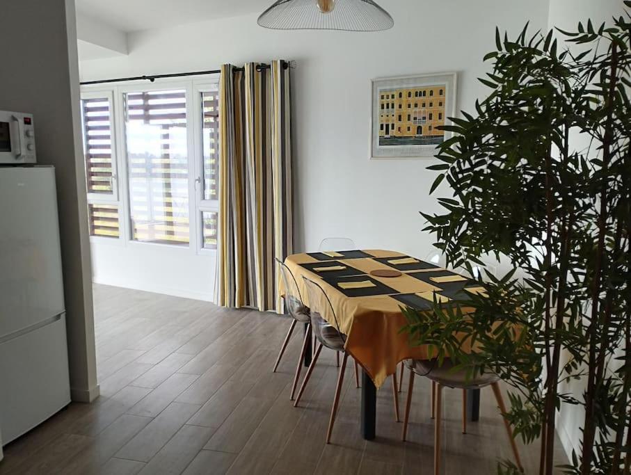 Appartement Climatise Au Coeur De La Provence Lac Et Parcs D'Attractions 10Mn Avignon Monteux Exteriér fotografie